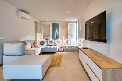 Una televisión o centro de entretenimiento en Margaritas II Apartament renovat per 4 persones amb totes les comoditats