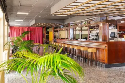 El salón o zona de bar de Hotel Guitart Rosa - Adults Only