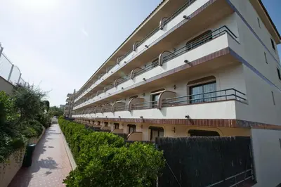 Edificio en el que se encuentra el apartahotel