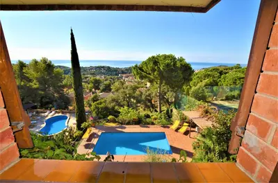 Piscina en o cerca de VILLA FLORES 8 personas LLORET DE MAR