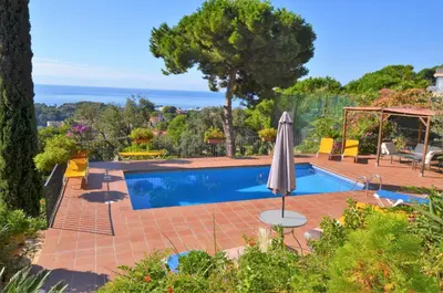 Piscina en o cerca de VILLA FLORES 8 personas LLORET DE MAR