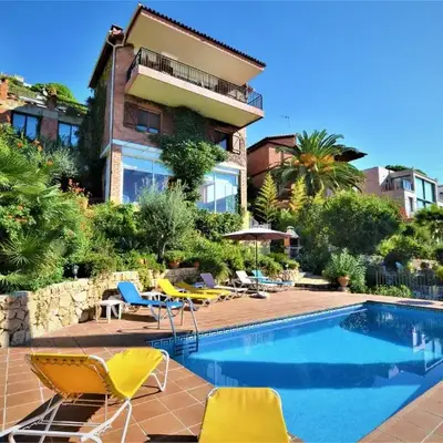 VILLA FLORES 8 personas LLORET DE MAR