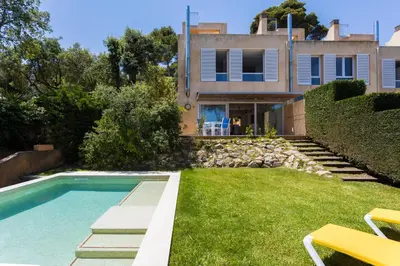 Piscina en o cerca de Luxury villa in front of the beach ALBA