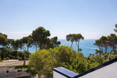 Plano de Luxury villa in front of the sea ROSITA