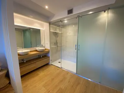 Un baño de Apartamento nuevo, equipado y decorado con estilo