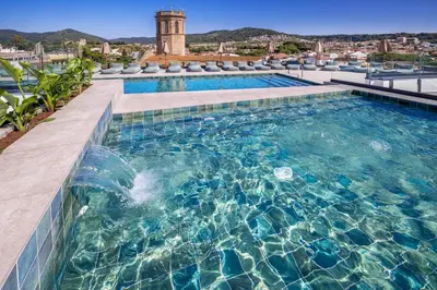 Piscina en o cerca de Mercè