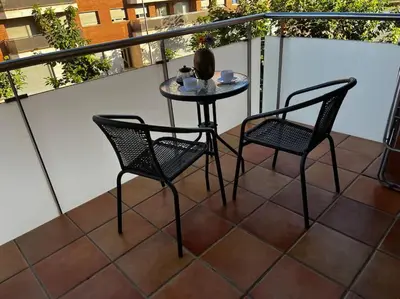 Un balcón o terraza de Hermoso apartamento con piscina a 300m de la playa