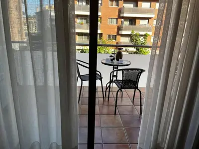 Un balcón o terraza de Hermoso apartamento con piscina a 300m de la playa