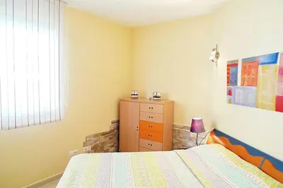 Cama o camas de una habitación en Precioso apartamento con piscina y jardín propio