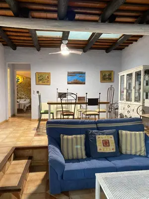 Zona de estar de L'Encís Begur - Casa unifamiliar con piscina, jardín y barbacoa