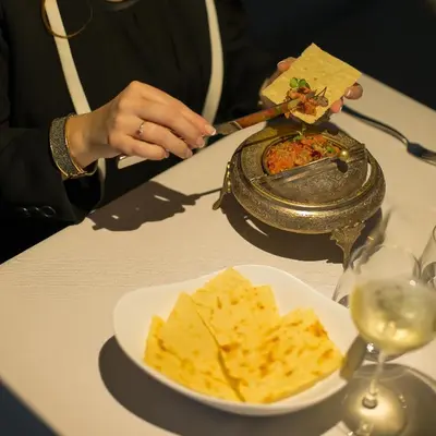 Comida en o cerca de este hotel