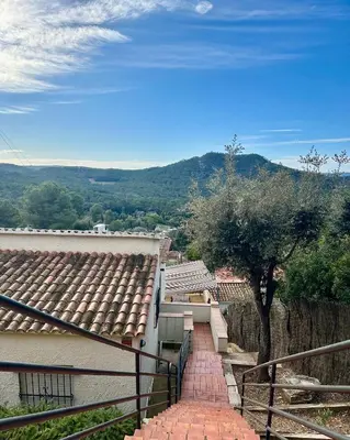 Vista general de una montaña o vista desde la casa o chalet