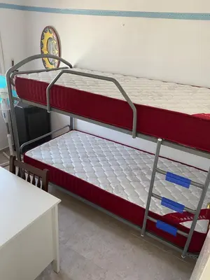 Cama o camas de una habitación en 3 BDRM APART NEAR THE SEA! GREAT FOR KIDS!