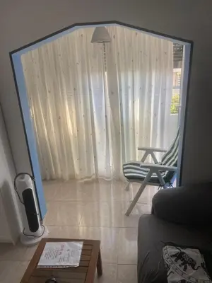 Zona de estar de 3 BDRM APART NEAR THE SEA! GREAT FOR KIDS!