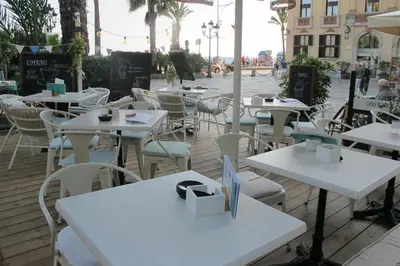 Un restaurante o sitio para comer en Hotel Miramar