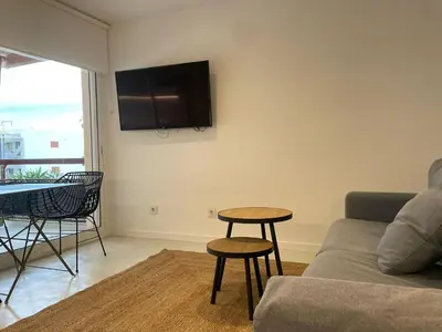 Una televisión o centro de entretenimiento en Wasela 114