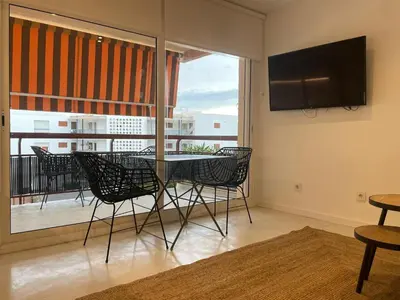 Una televisión o centro de entretenimiento en Wasela 114