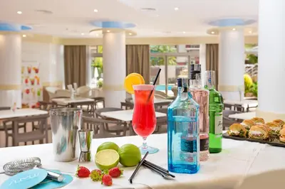 Comida en o cerca de este hotel