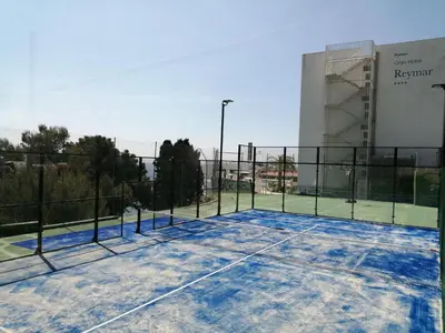 Instalaciones para jugar a tenis o squash en Villa Mar Menuda by Reymar o alrededores