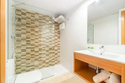 Un baño de Apartaments Condado by Marsol