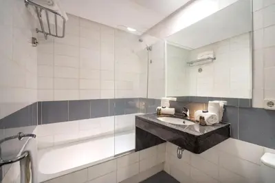 Un baño de Apartaments Blau by Marsol