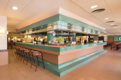 Un restaurante o sitio para comer en htop Royal Star & SPA #htopFun