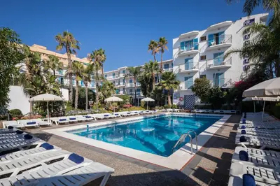 Piscina en o cerca de htop Planamar #htopEnjoy