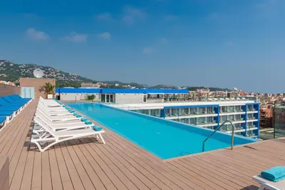 Piscina en o cerca de L'Azure Hotel 4* Sup