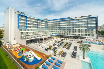 Piscina en o cerca de L'Azure Hotel 4* Sup