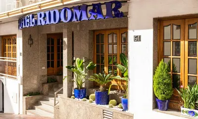 Fachada o entrada de Hotel Ridomar 365