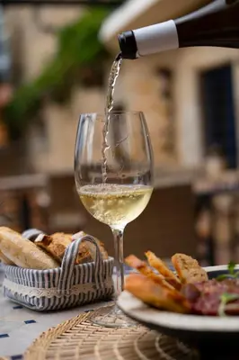 Comida en o cerca de este hotel