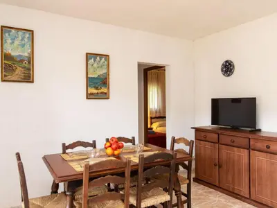 Una televisión o centro de entretenimiento en Apartment S'Olivera Nº5 by Interhome