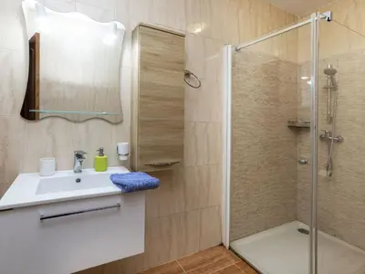 Un baño de Holiday Home Floradise by Interhome