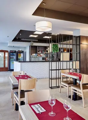 Un restaurante o sitio para comer en Hotel Surf Mar