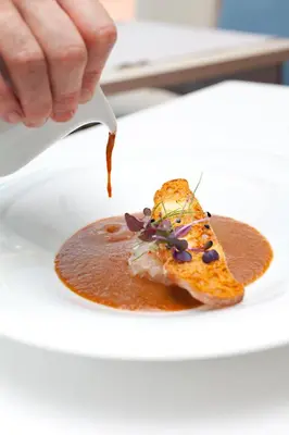 Comida en o cerca de este hotel