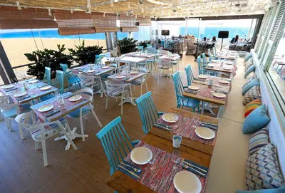 Un restaurante o sitio para comer en KAKTUS Hotel Volga