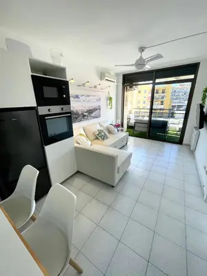 Una cocina o zona de cocina en Apartemento piscina centro calella 3 min playa