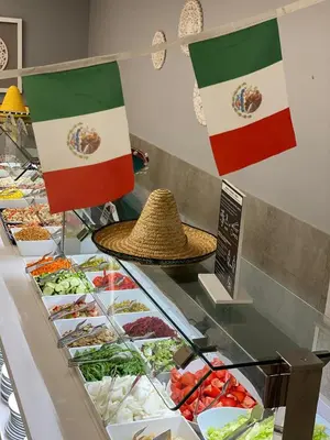 Comida en o cerca de este hotel