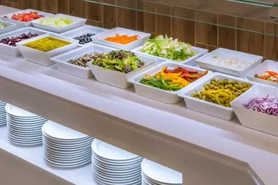 Comida en o cerca de este hotel