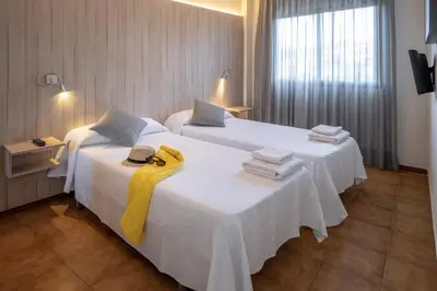 Cama o camas de una habitación en GHT Aparthotel Tossa Park