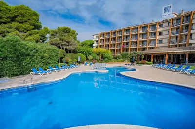 Piscina en o cerca de GHT Aparthotel Tossa Park