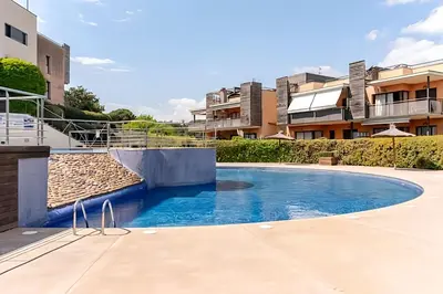 Piscina en o cerca de Pretty garden apartment next to a charming beach