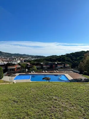 Piscina en o cerca de Pretty garden apartment next to a charming beach