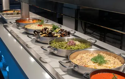 Comida en o cerca de este hotel