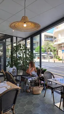 Un restaurante o sitio para comer en Rosamar Maritim 4*