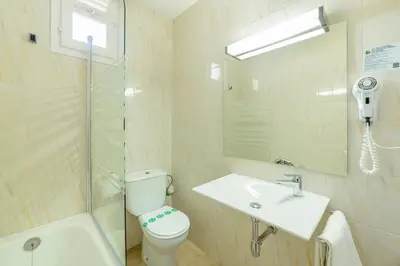 Un baño de RVHotels Avenida