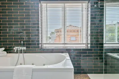 Un baño de Van der Valk Hotel Barcarola