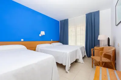 Cama o camas de una habitación en RVHotels Mar de Tossa