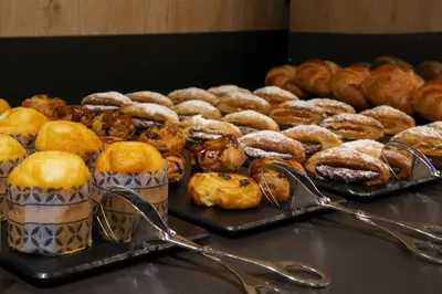 Comida en o cerca de este hotel