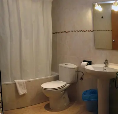 Un baño de Aparthotel Iris